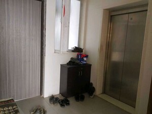 Room in 2 BHK Apartment at Tangent Sumati Heights, Matunga – for Sale
