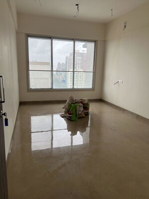 Room in 2 BHK Apartment at Tangent Sumati Heights, Matunga – for Sale