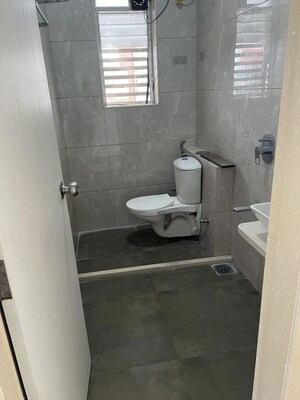 Bathroom in 2 BHK Apartment at Tangent Sumati Heights, Matunga – for Sale