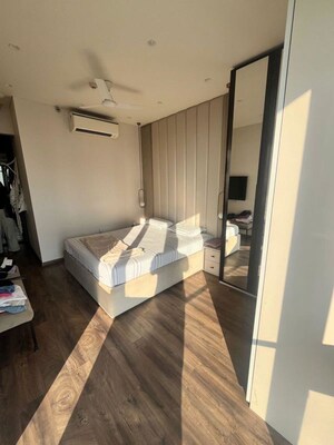 Team Area in 2 BHK Apartment at Lodha The Park, Worli – for Rent