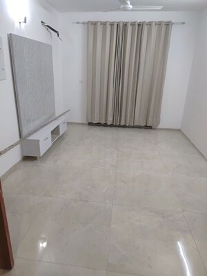 Room in 2.5 BHK Builder Floor at Smart World Gems, Sector 89 – for Rent