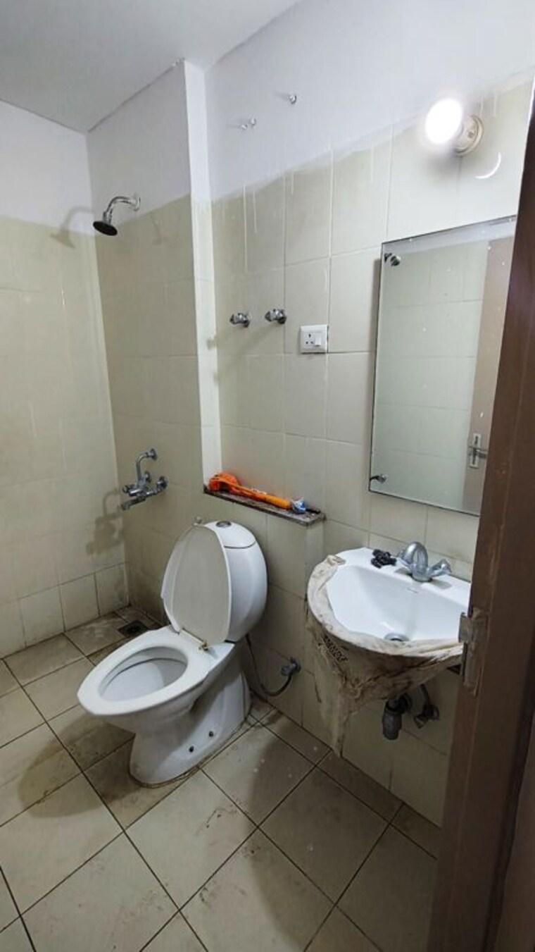 Bathroom, smart-world-gems 2.5 Bedroom 1190 Sq.Ft. Builder Floor In Sector 89 Gurgaon 10706398