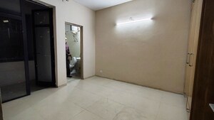 Room in 2.5 BHK Builder Floor at Smart World Gems, Sector 89 – for Rent