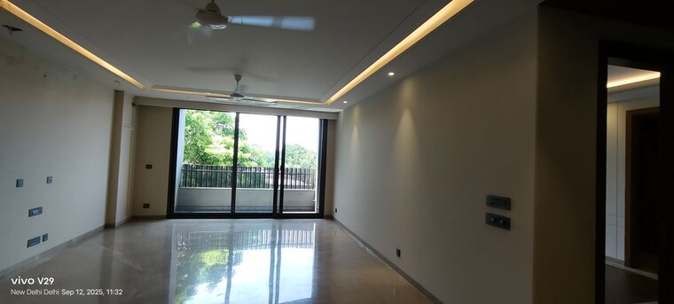 Room, safdarjung enclave 6 Bedroom 200 Sq.Yd. Builder Floor In Safdarjung Enclave Delhi 10348294
