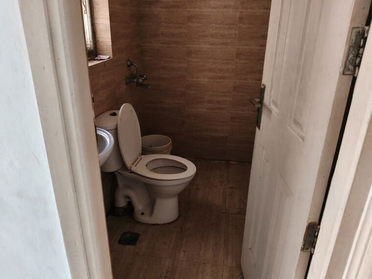 Bathroom, bptp-parkland-pride-phase-2 3 Bedroom 1025 Sq.Ft. Builder Floor In Sector 77 Faridabad 10706470