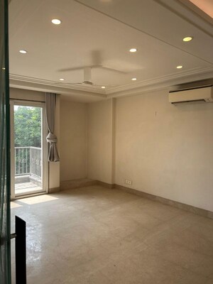 Room in 3 BHK Builder Floor at Greater Kailash I – for Rent