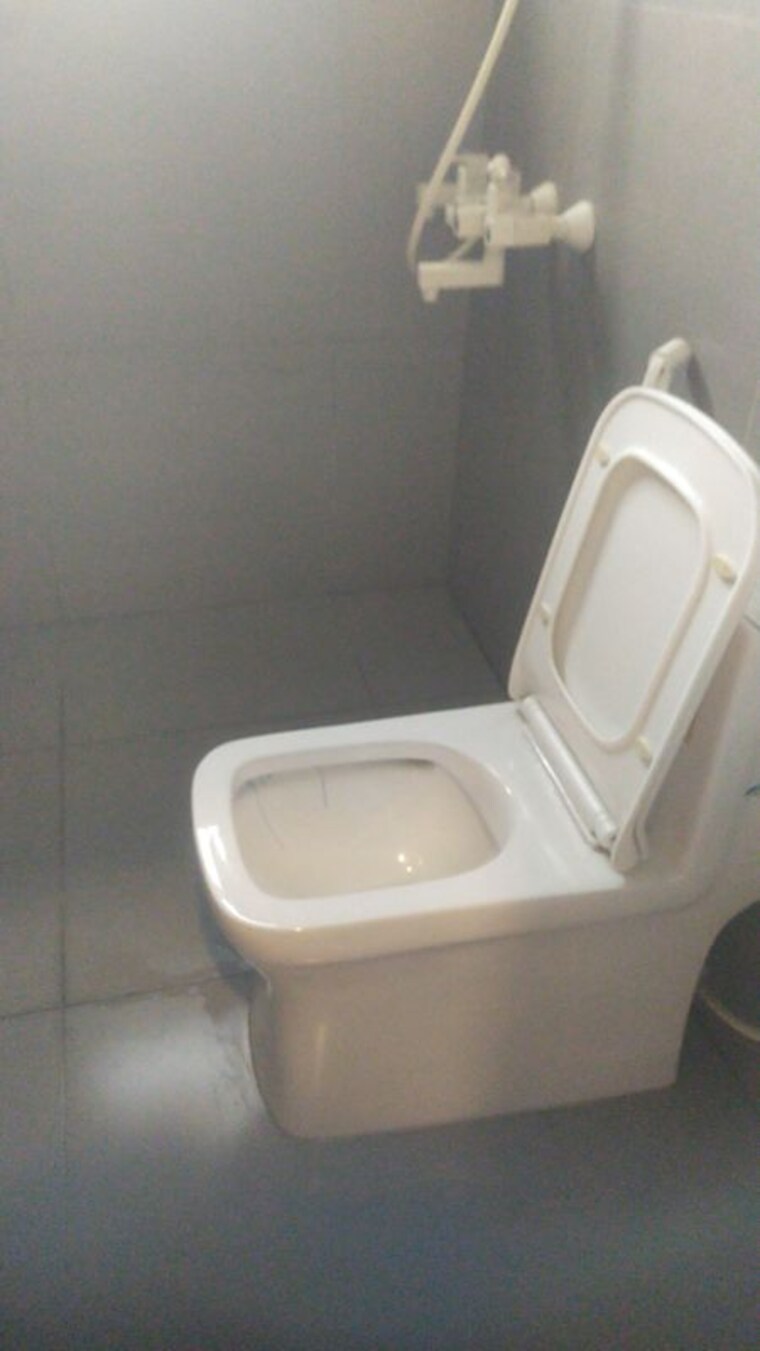 Bathroom, rwa-jalvayu-vihar 2 Bedroom 1250 Sq.Ft. Apartment In Sector 25 Noida 10706486