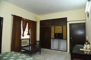 Room in  Pg at Sushant Lok I – for Rent