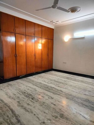 Room in 6 BHK Builder Floor at RBC II, Sushant Lok I – for Rent