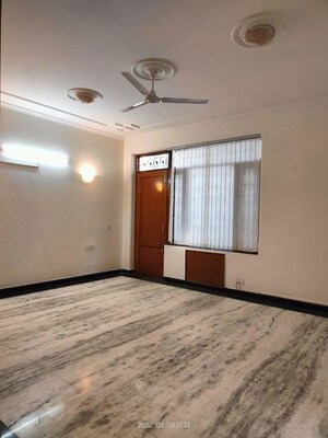 Room in 6 BHK Builder Floor at RBC II, Sushant Lok I – for Rent