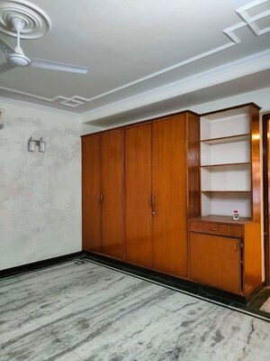 Room in 6 BHK Builder Floor at RBC II, Sushant Lok I – for Rent