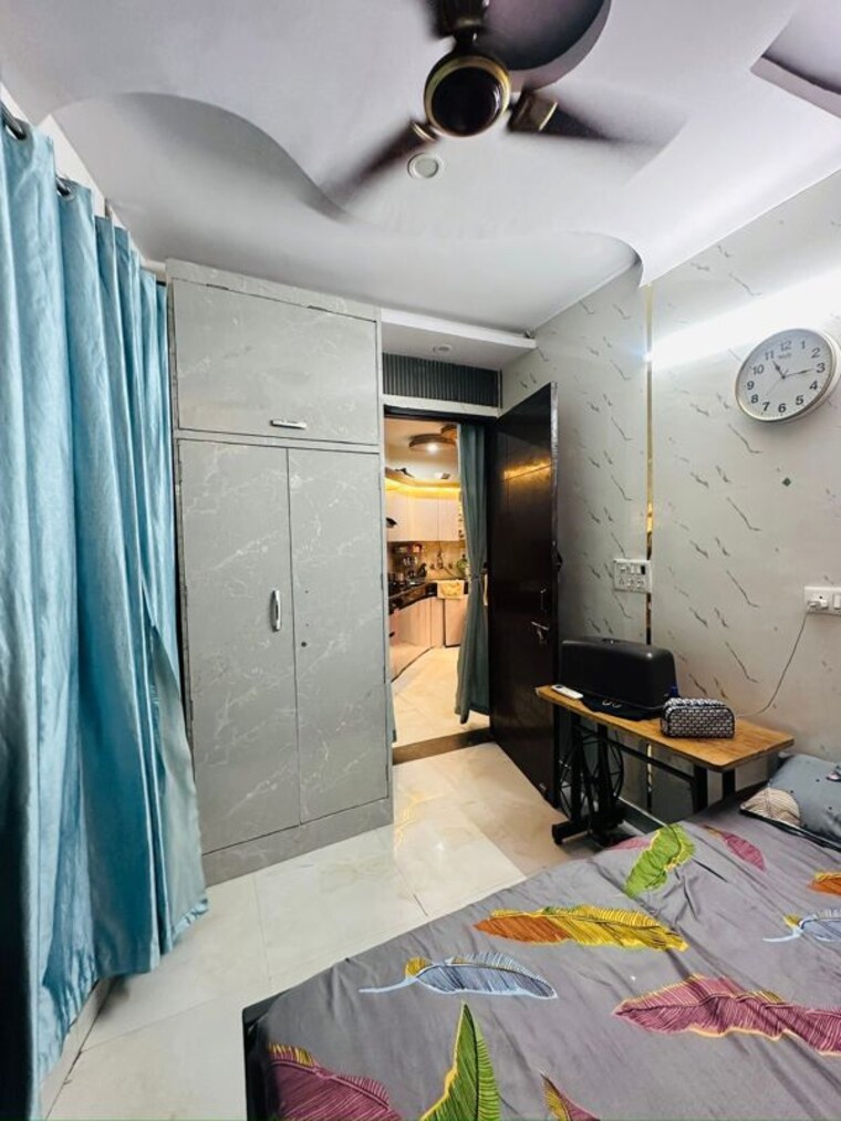 Team Area, dwarka mor 2 Bedroom 60 Sq.Yd. Builder Floor In Dwarka Mor Delhi 10706625