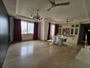 Room in 4 BHK Apartment at Bestech Park View Spa Next, Sector 67 – for Rent