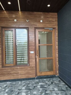 Room in 4 BHK Independent House at New Mandi – for Sale