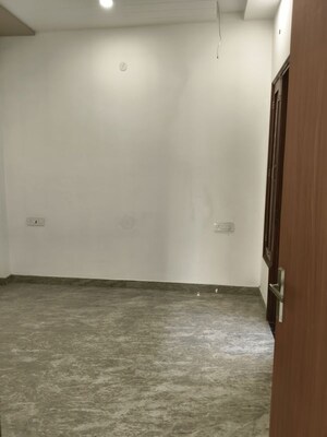 Room in 4 BHK Independent House at New Mandi – for Sale