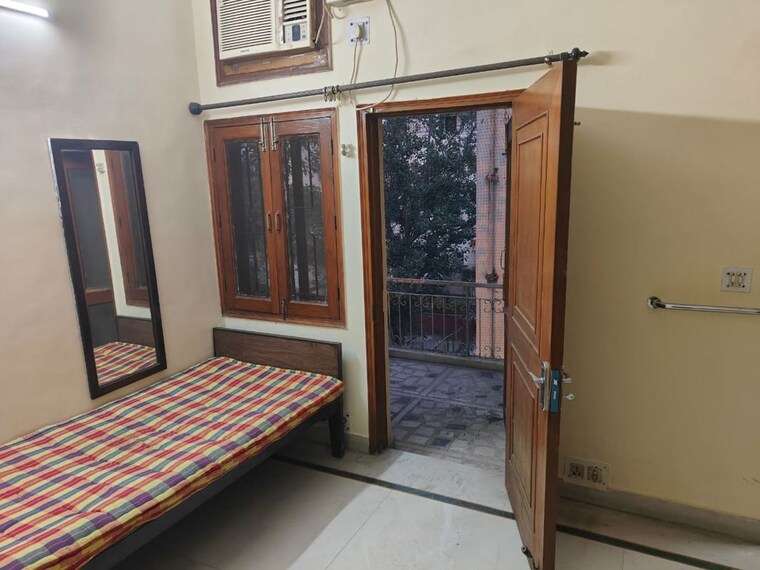 Bedroom, alaknanda 3 Bedroom 200 Sq.Yd. Builder Floor In Alaknanda Delhi 10706602
