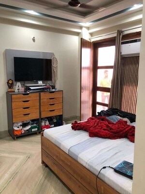 Bedroom in 2 BHK Builder Floor at Sector 43 – for Rent