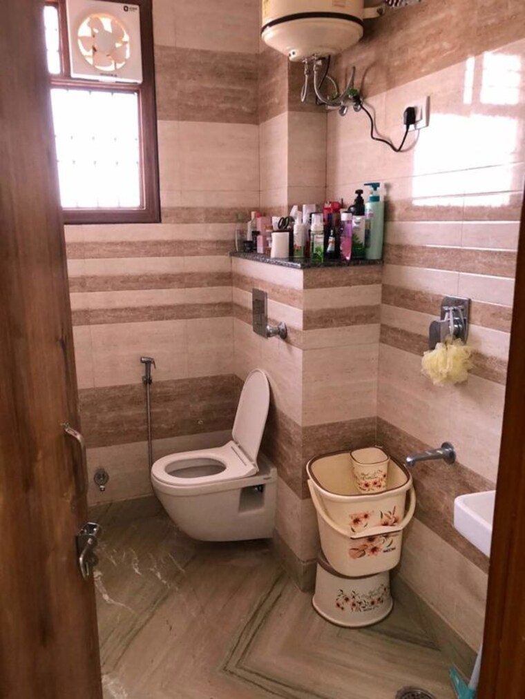 Bathroom, sector 43 2 Bedroom 900 Sq.Ft. Builder Floor In Sector 43 Gurgaon 10706700