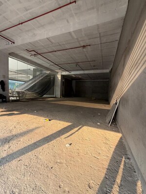  Showroom For Rent in Pp Compound