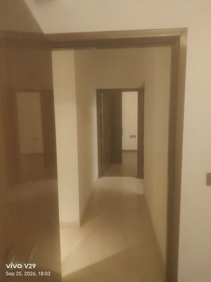 Room in 4 BHK Apartment at DLF Independent Floors, Dlf City Phase 3 – for Rent