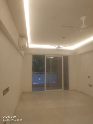 Room in 4 BHK Apartment at DLF Independent Floors, Dlf City Phase 3 – for Rent