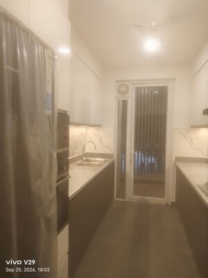 Bathroom in 3.5 BHK Apartment at DLF Independent Floors, Dlf City Phase 3 – for Rent