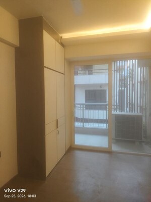 Room in 3.5 BHK Apartment at DLF Independent Floors, Dlf City Phase 3 – for Rent
