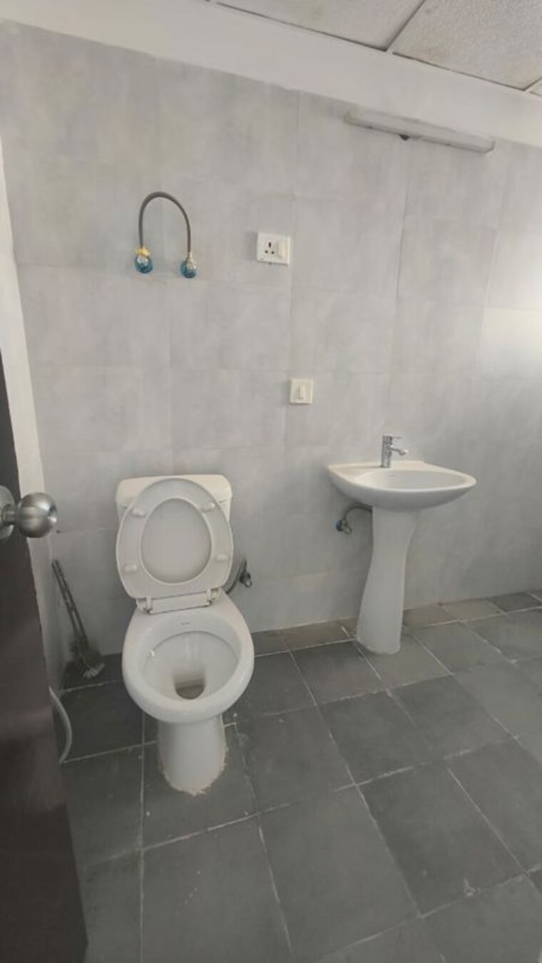 Bathroom, paramount-emotions 3 Bedroom 1160 Sq.Ft. Apartment In Sector 1 Greater Noida Greater Noida 10706794