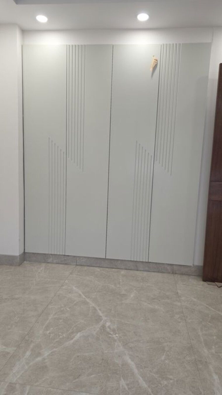 Room, sector 28 3 Bedroom 250 Sq.Yd. Builder Floor In Sector 28 Faridabad 10681870
