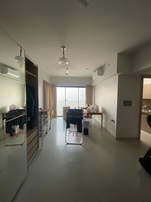 2 BHK Apartment For Rent in Rustomjee Paramount, Khar West