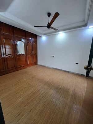 Room in 1 BHK Apartment at Riddhi Garden, Malad East – for Rent