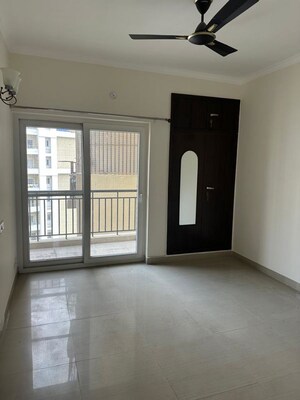 Room in 3 BHK Apartment at Alpine AIGIN Royal, Sector 1 Greater Noida – for Rent