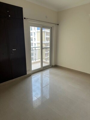 Room in 3 BHK Apartment at Alpine AIGIN Royal, Sector 1 Greater Noida – for Rent