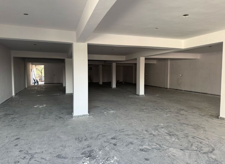 Parking, kantatoli Commercial Warehouse 3100 Sq.Ft. In Kantatoli Ranchi 10706872