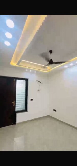 Room in 3 BHK Builder Floor at BPTP District Faridabad, Sector 81 – for Rent