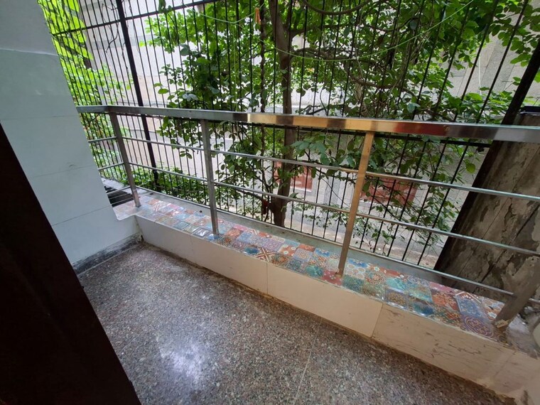 Balcony, freedom fighters enclave 1 Bedroom 450 Sq.Ft. Apartment In Freedom Fighters Enclave Delhi 10706923