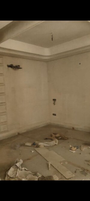 Room in 3 BHK Builder Floor at Sector 75 – for Sale