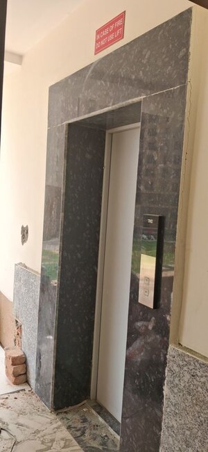 Lift in 4 BHK Apartment at Sector 107 – for Rent