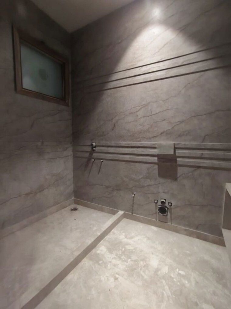 Bathroom, paschim vihar 4 Bedroom 400 Sq.Yd. Builder Floor In Paschim Vihar Delhi 10706981