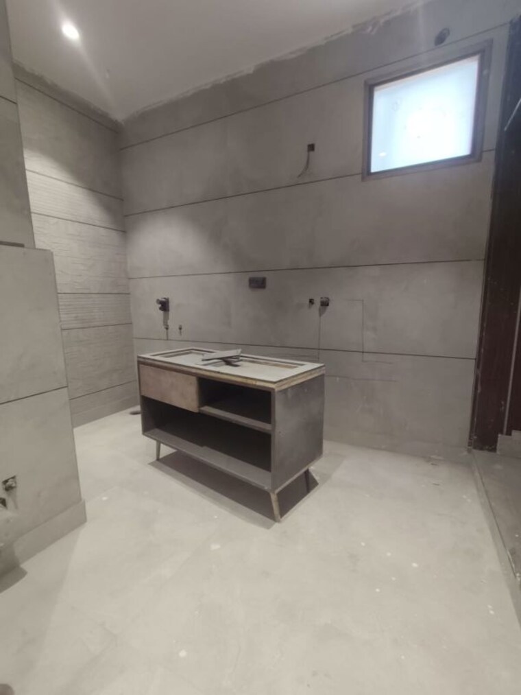 Bathroom, paschim vihar 4 Bedroom 400 Sq.Yd. Builder Floor In Paschim Vihar Delhi 10706981