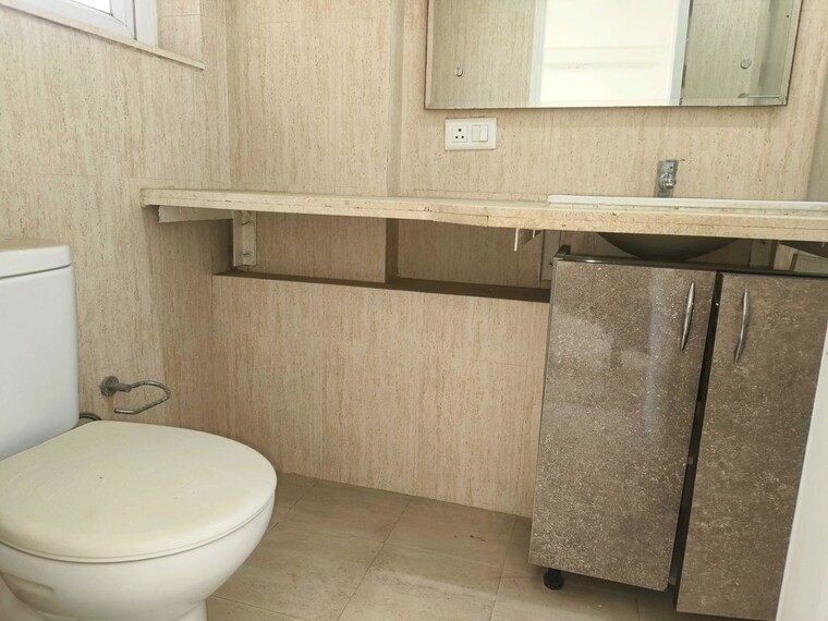 Bathroom, sector 21 3 Bedroom 1600 Sq.Ft. Builder Floor In Sector 21 Gurgaon 10707055
