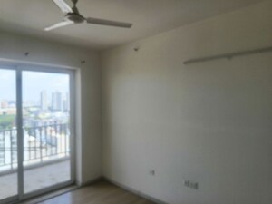Room in 3 BHK Builder Floor at Sector 21 – for Rent
