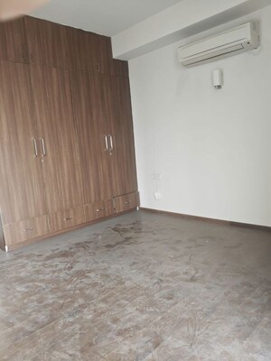 Room in 4 BHK Apartment at Ireo Victory Valley, Sector 67 – for Sale