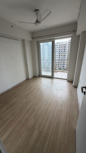 Room in 3 BHK Builder Floor at Sector 23a – for Rent