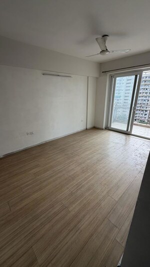 Room in 3 BHK Builder Floor at Sector 23a – for Rent