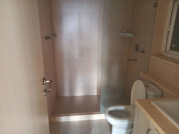 Bathroom, sector 23 3 Bedroom 1500 Sq.Ft. Builder Floor In Sector 23 Gurgaon 10707096