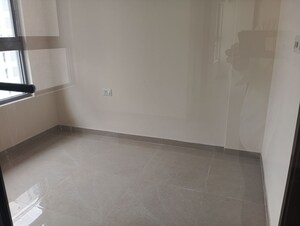 Room in 1.5 BHK Apartment at Piramal Vaikunth, Balkum Pada – for Rent