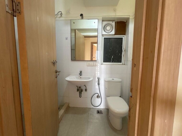 Bathroom, sector 21 3 Bedroom 1500 Sq.Ft. Builder Floor In Sector 21 Gurgaon 10707115