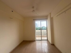 Room in 3 BHK Builder Floor at Sector 21 – for Rent