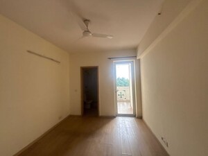 Room in 3 BHK Builder Floor at Sector 21 – for Rent